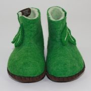 Warme Hausschuhe aus Filz mit Ledersohle für Babies und Kinder in der Farbe Grün - Baby Mongs Grün mit Blatt